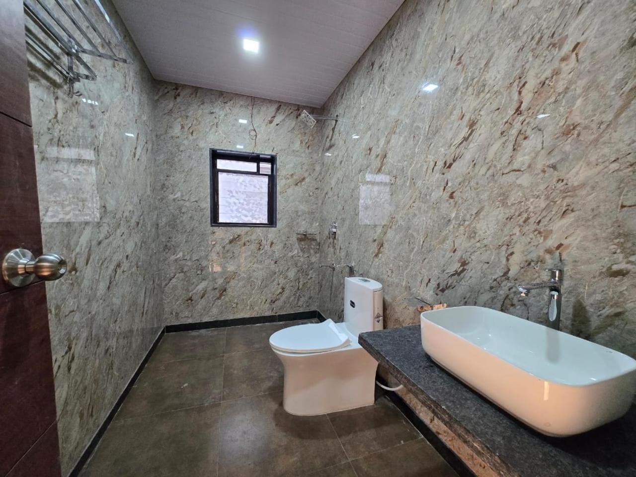 Hill View Hotel By Bil Lonavala Exteriör bild