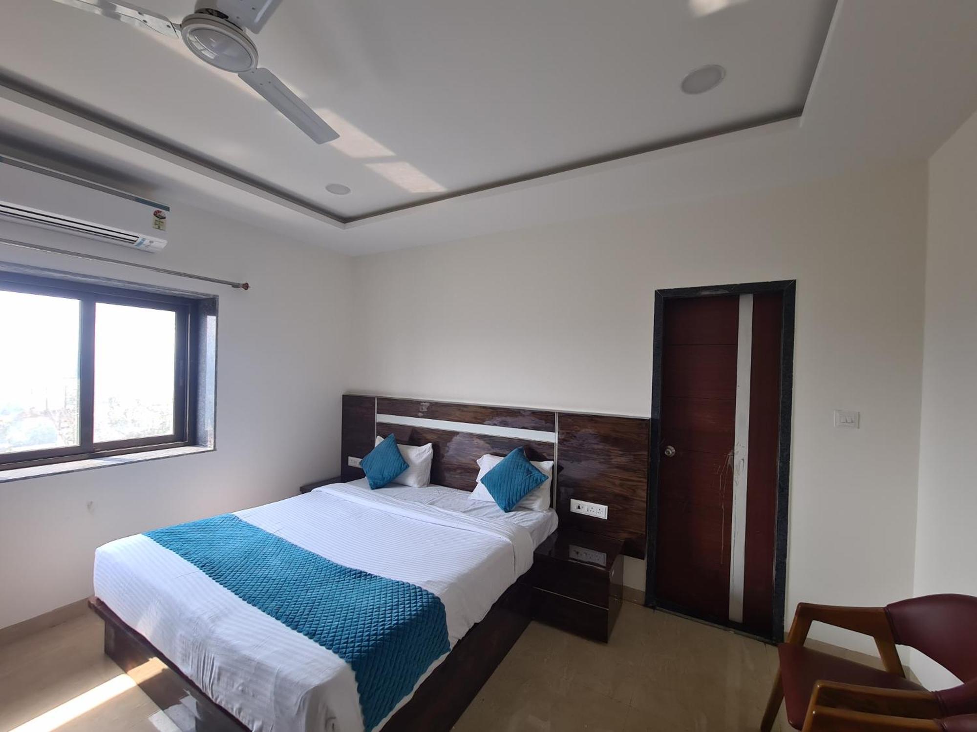 Hill View Hotel By Bil Lonavala Exteriör bild