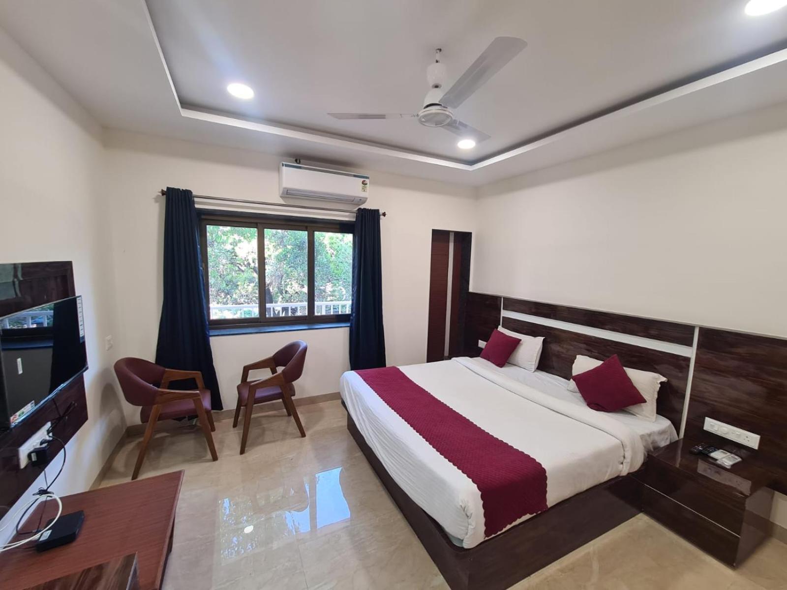 Hill View Hotel By Bil Lonavala Exteriör bild