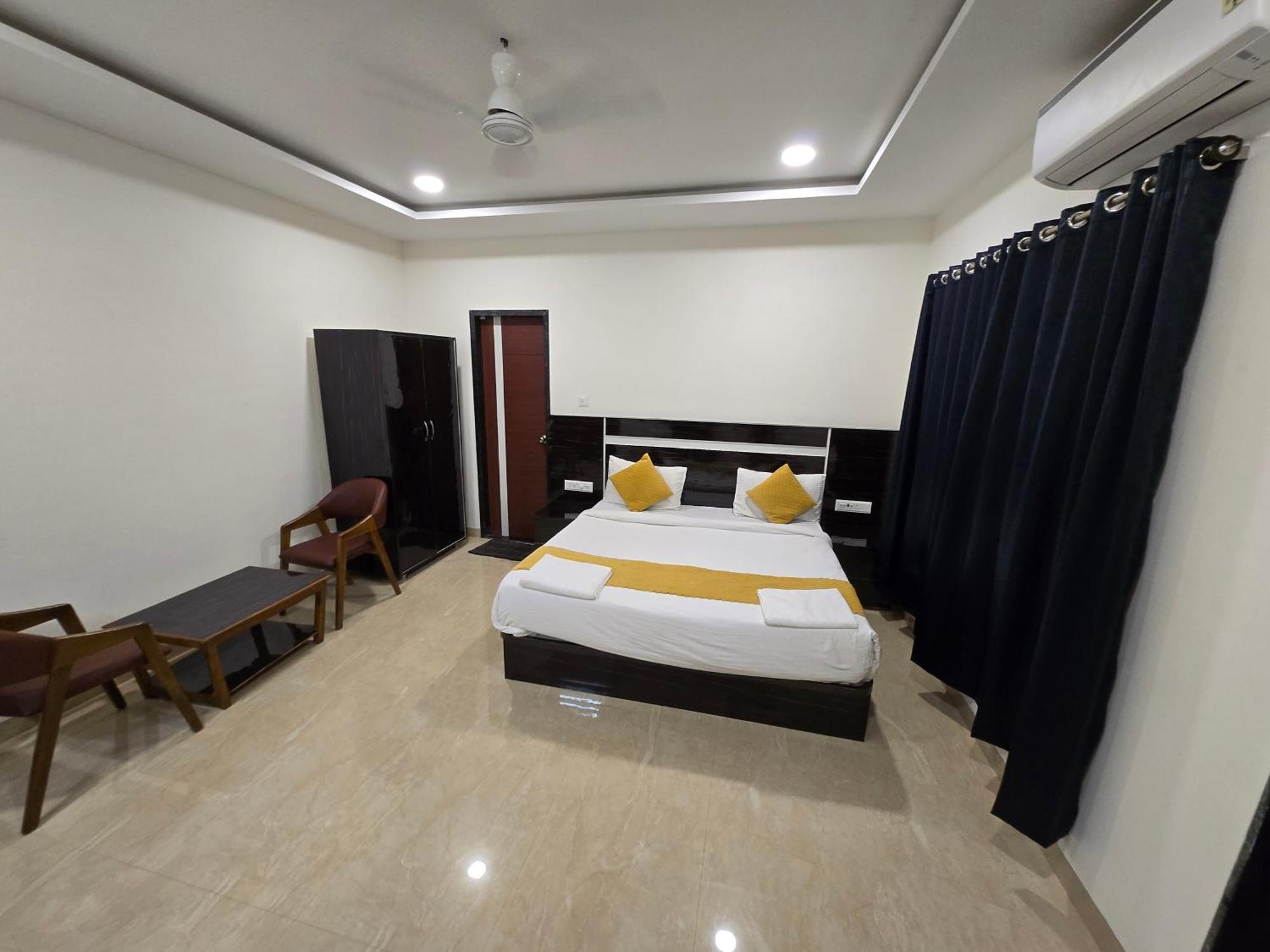 Hill View Hotel By Bil Lonavala Exteriör bild