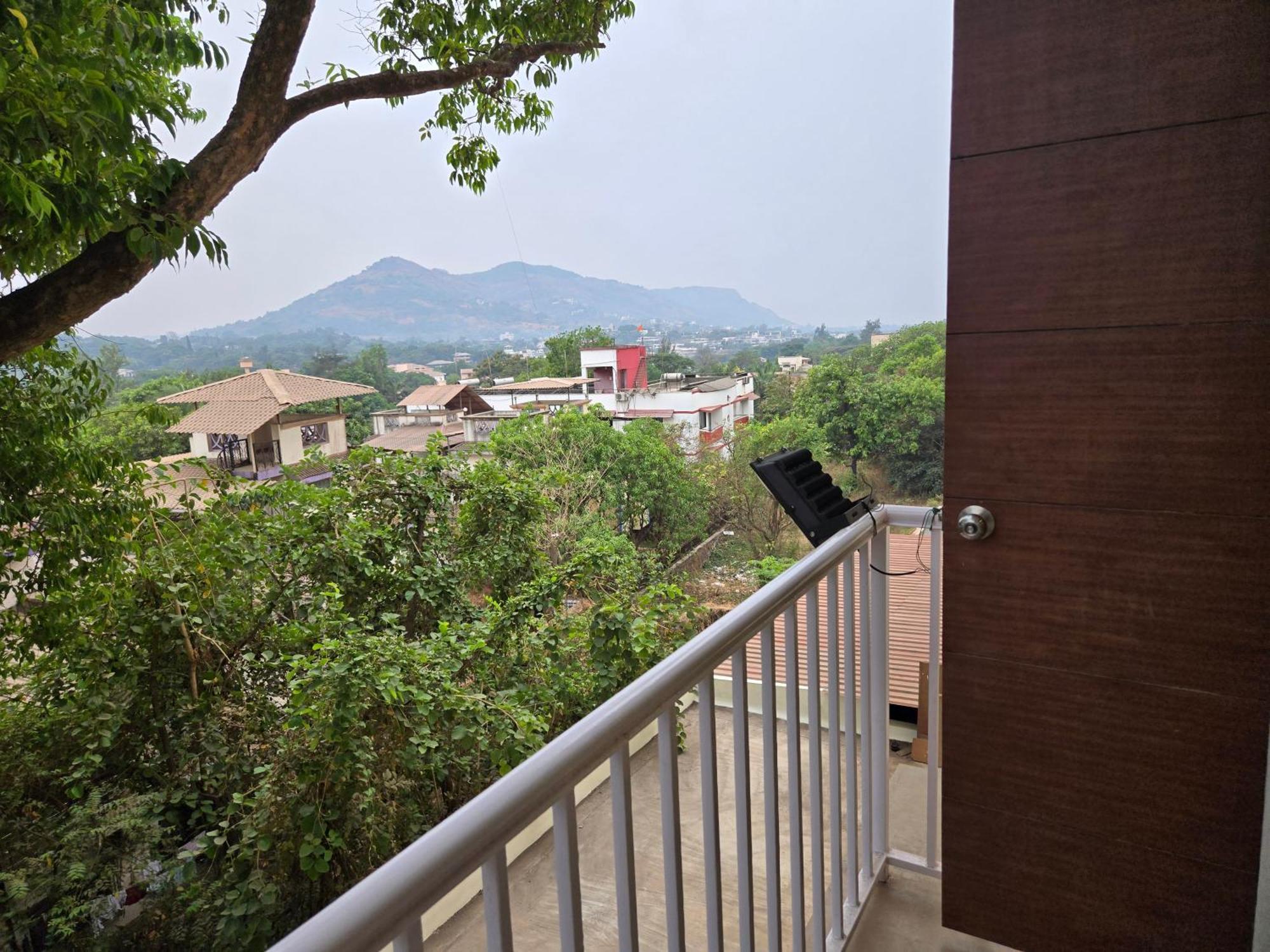 Hill View Hotel By Bil Lonavala Exteriör bild