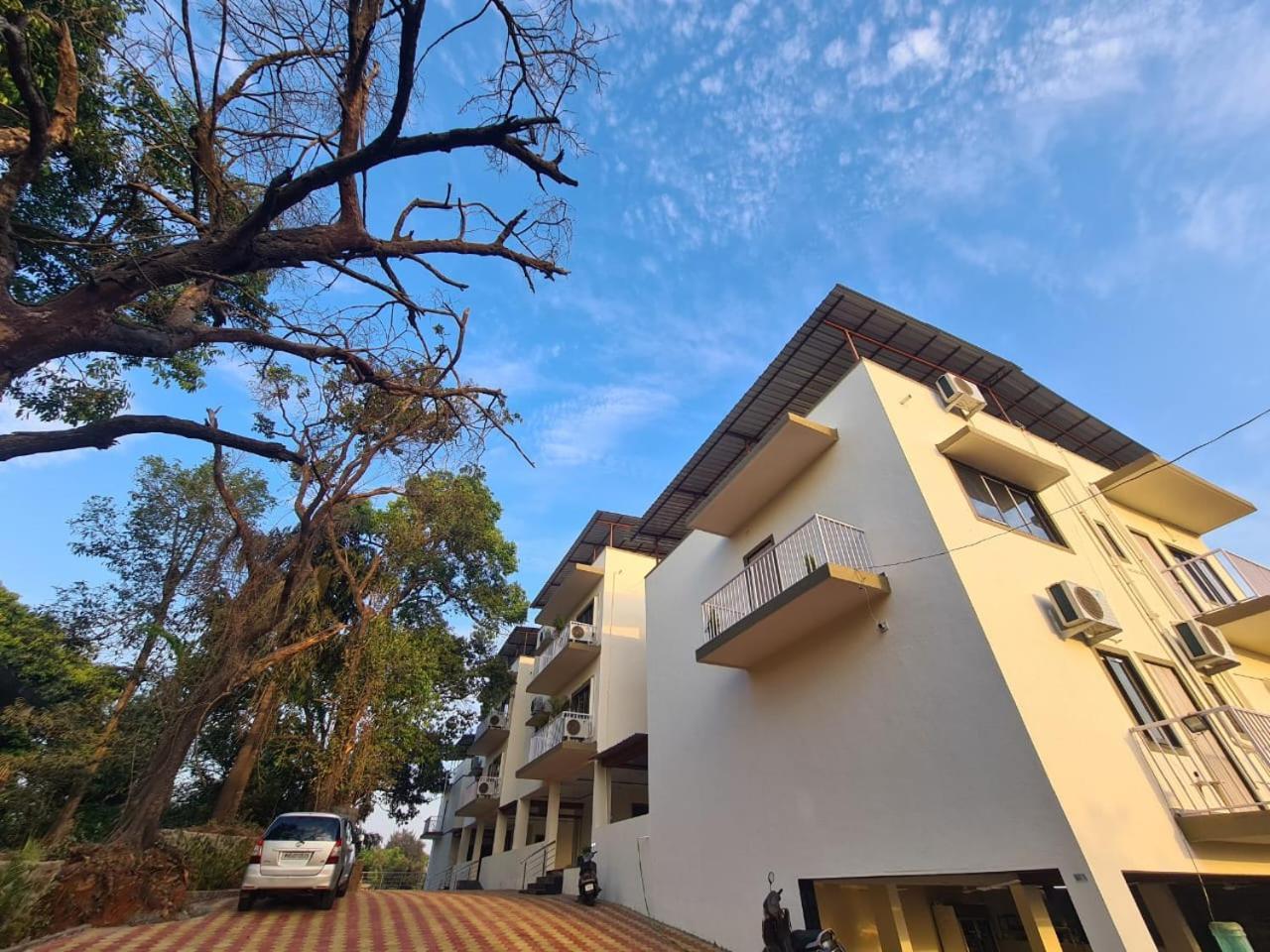 Hill View Hotel By Bil Lonavala Exteriör bild