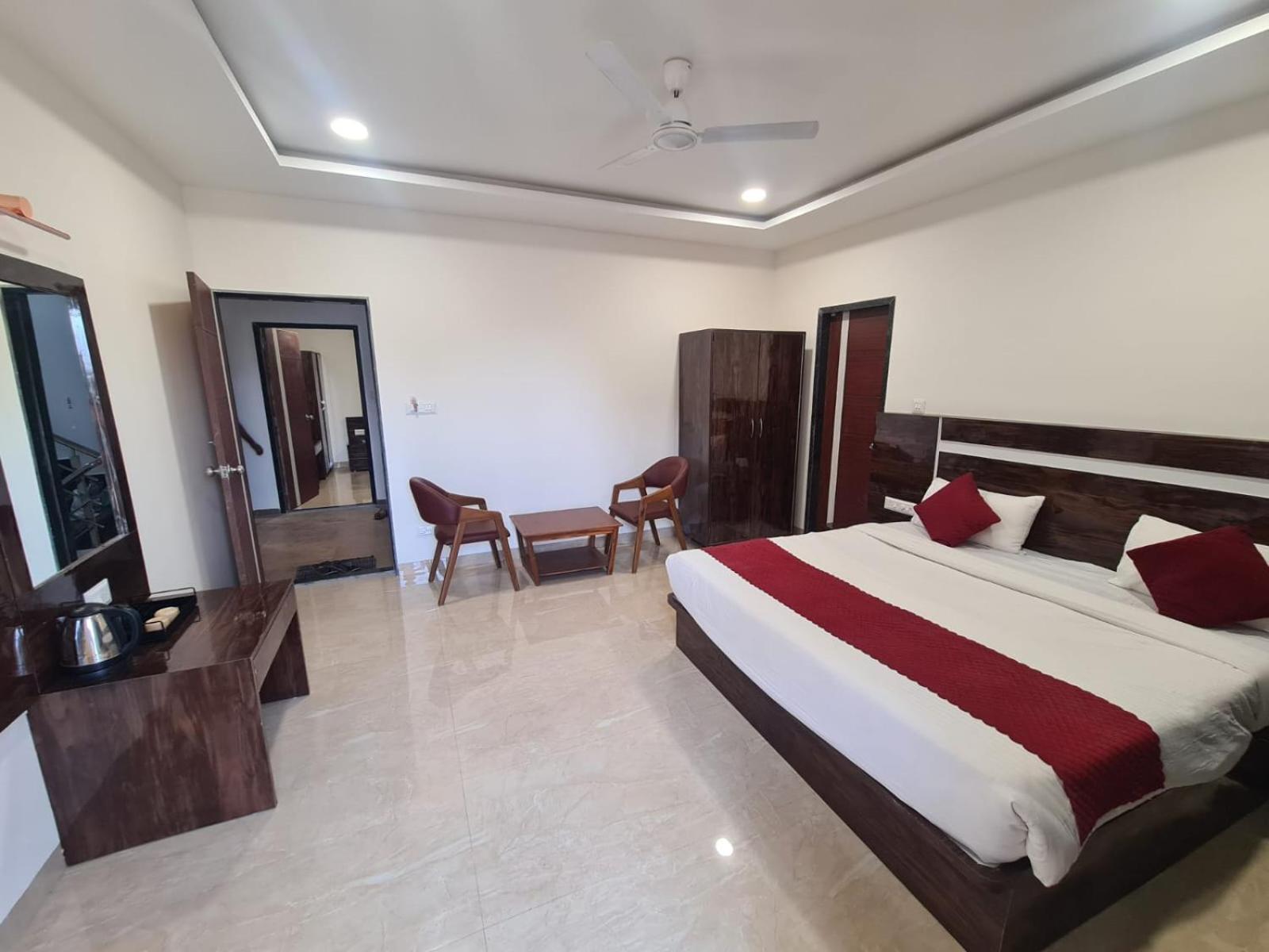 Hill View Hotel By Bil Lonavala Exteriör bild