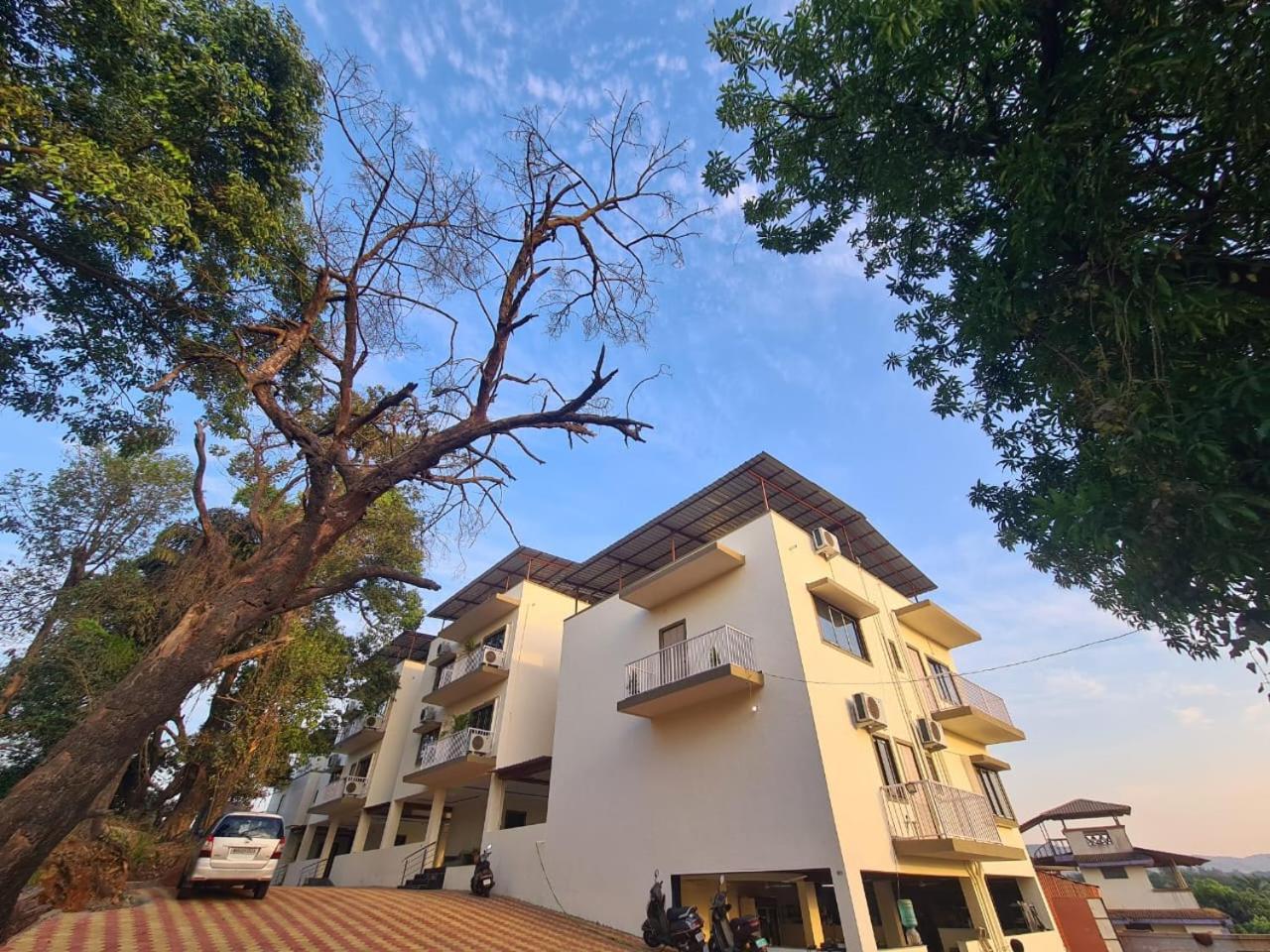 Hill View Hotel By Bil Lonavala Exteriör bild