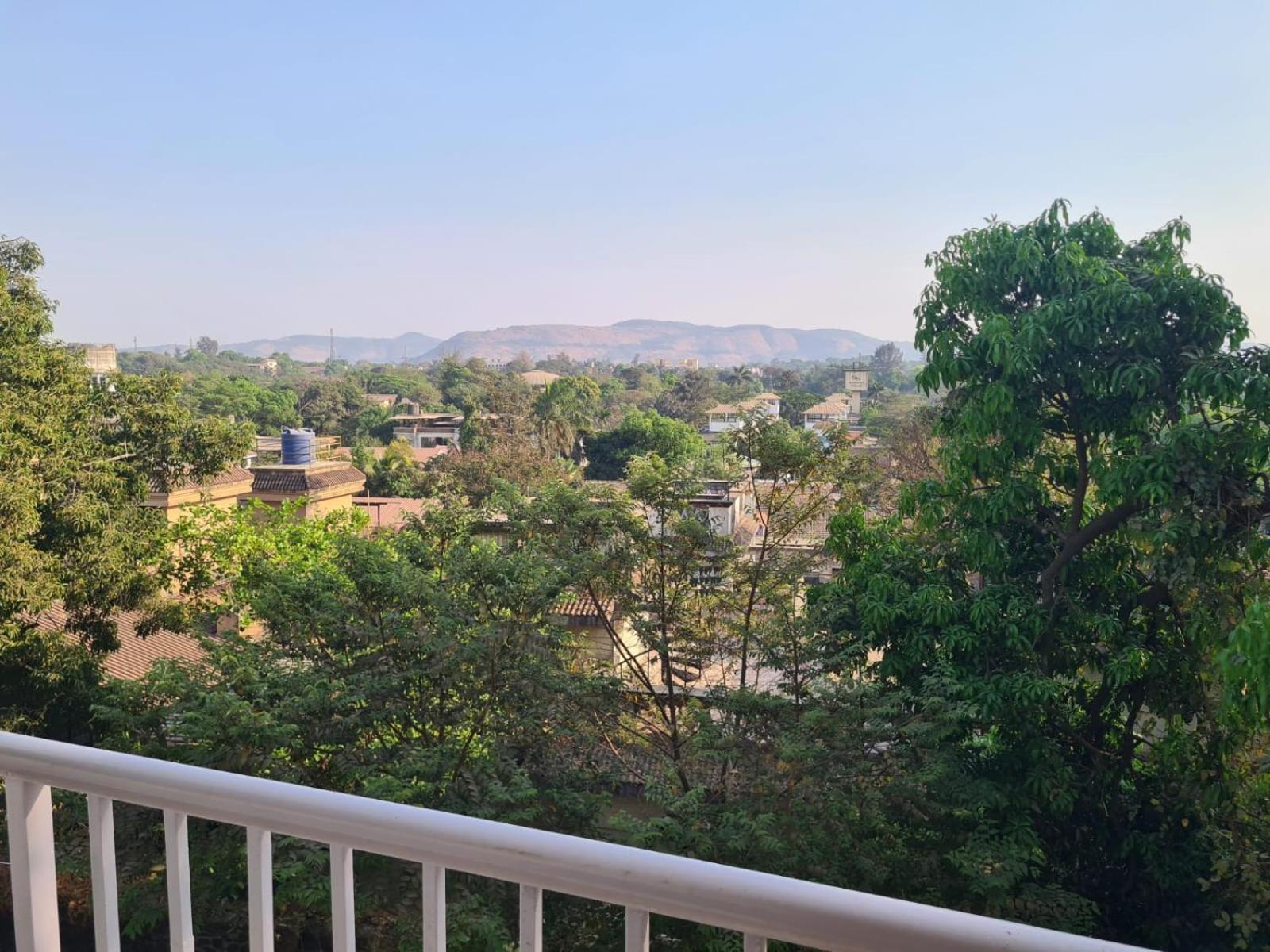 Hill View Hotel By Bil Lonavala Exteriör bild