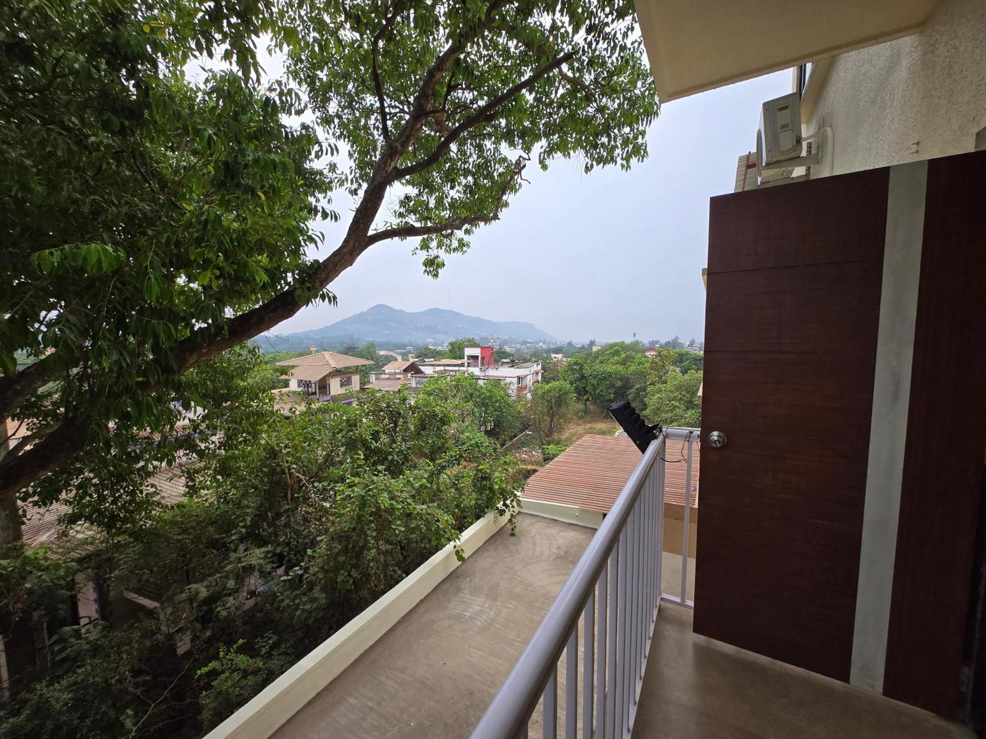 Hill View Hotel By Bil Lonavala Exteriör bild
