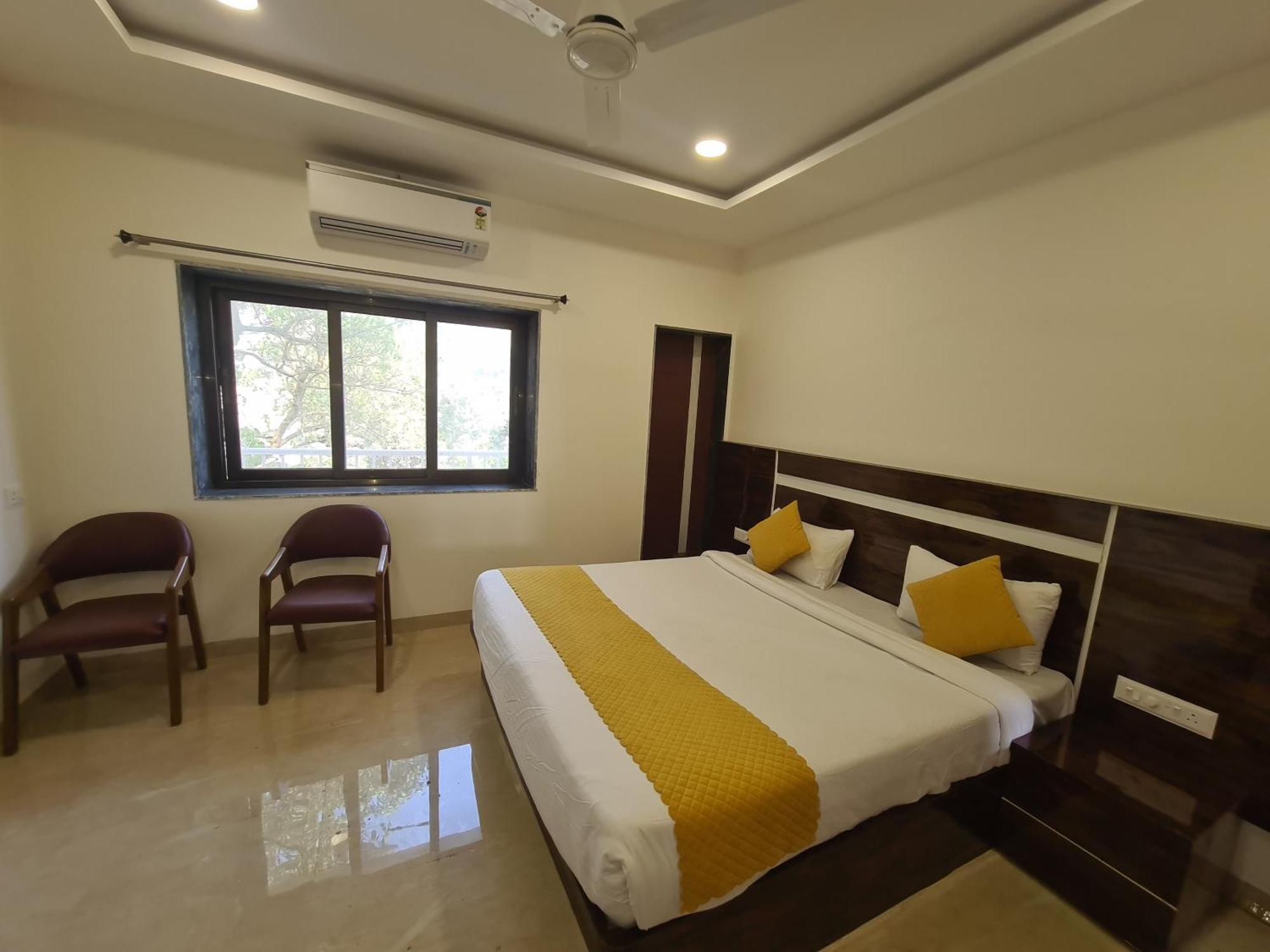 Hill View Hotel By Bil Lonavala Exteriör bild