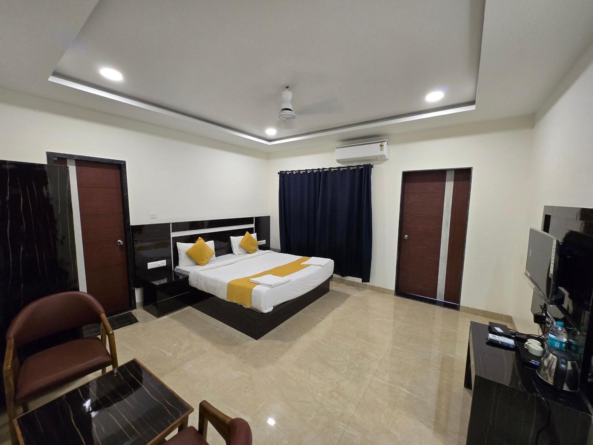 Hill View Hotel By Bil Lonavala Exteriör bild