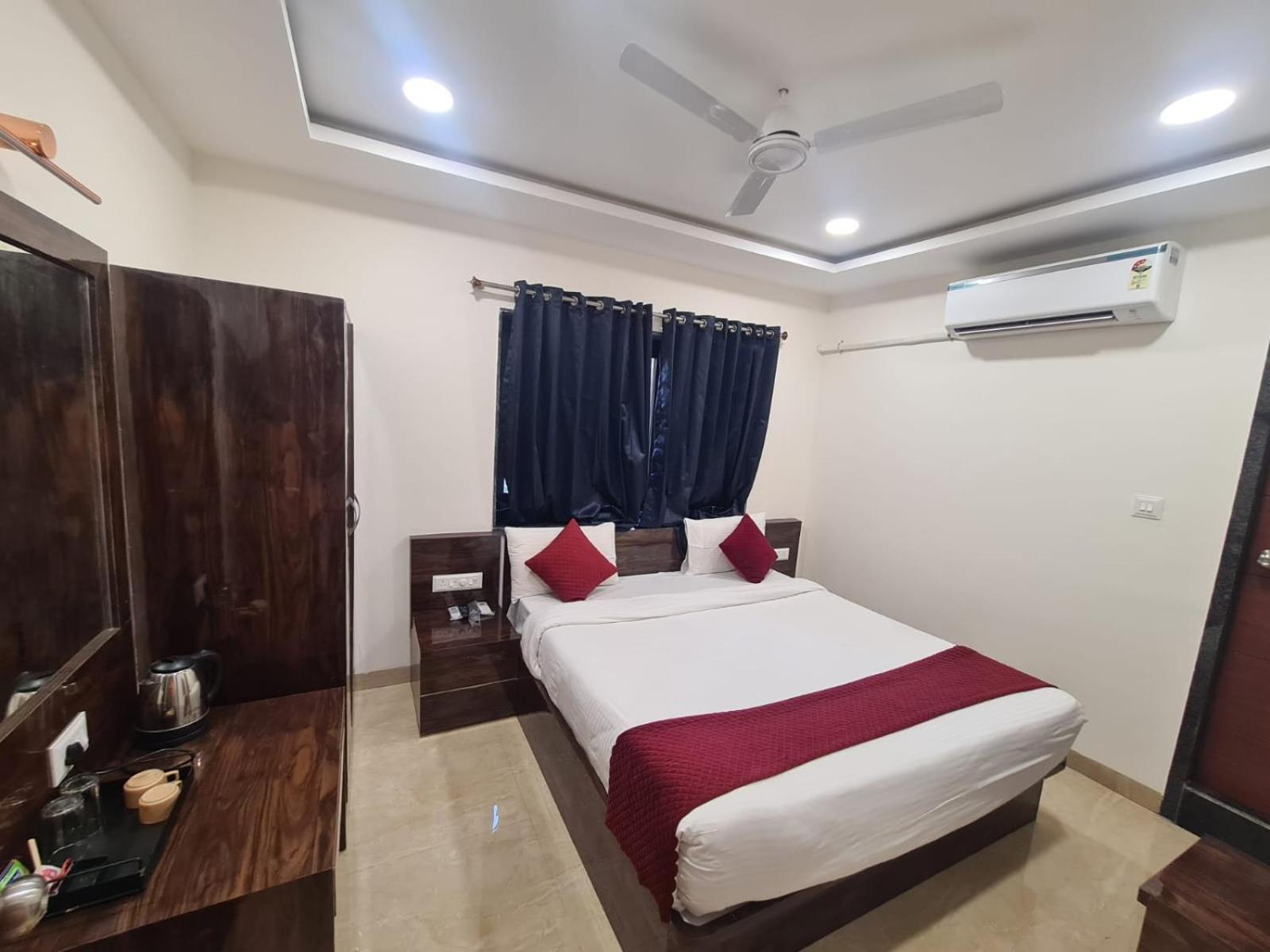 Hill View Hotel By Bil Lonavala Exteriör bild
