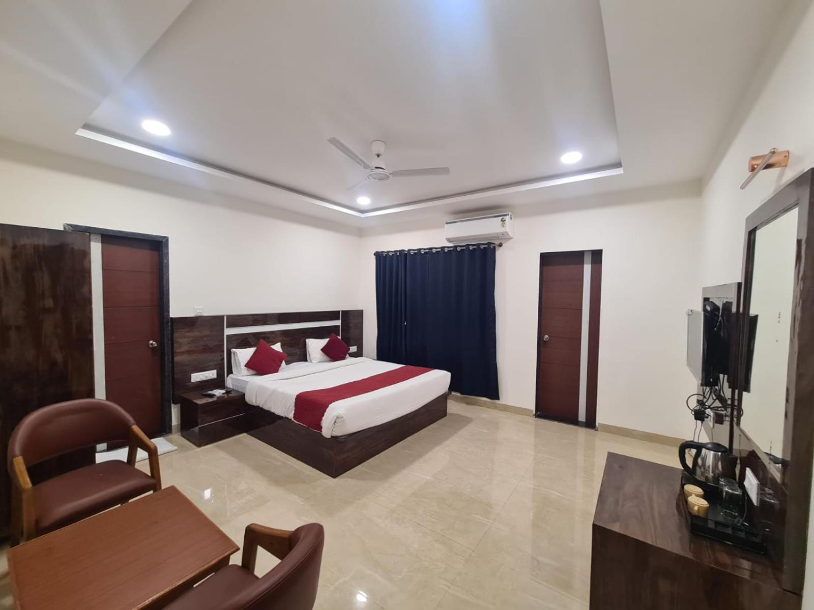 Hill View Hotel By Bil Lonavala Exteriör bild