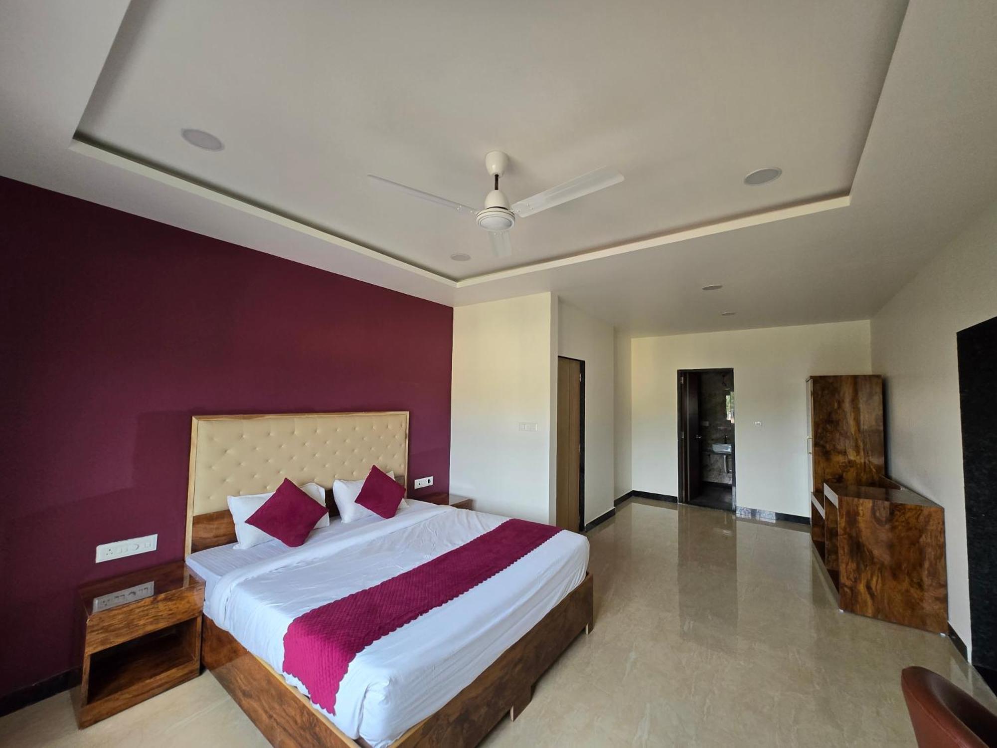 Hill View Hotel By Bil Lonavala Exteriör bild