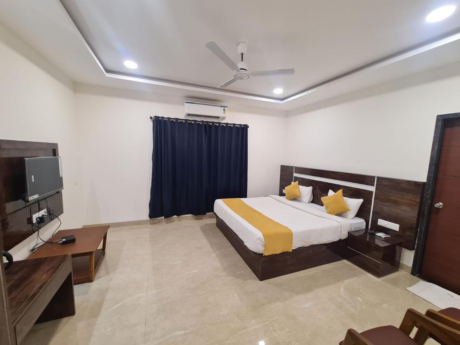 Hill View Hotel By Bil Lonavala Exteriör bild