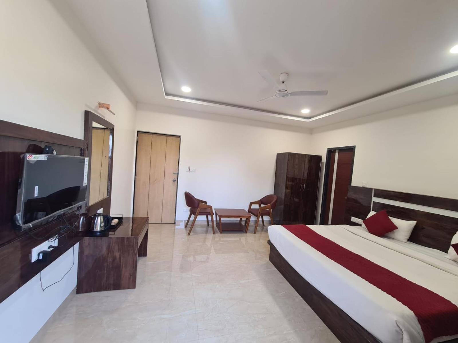 Hill View Hotel By Bil Lonavala Exteriör bild
