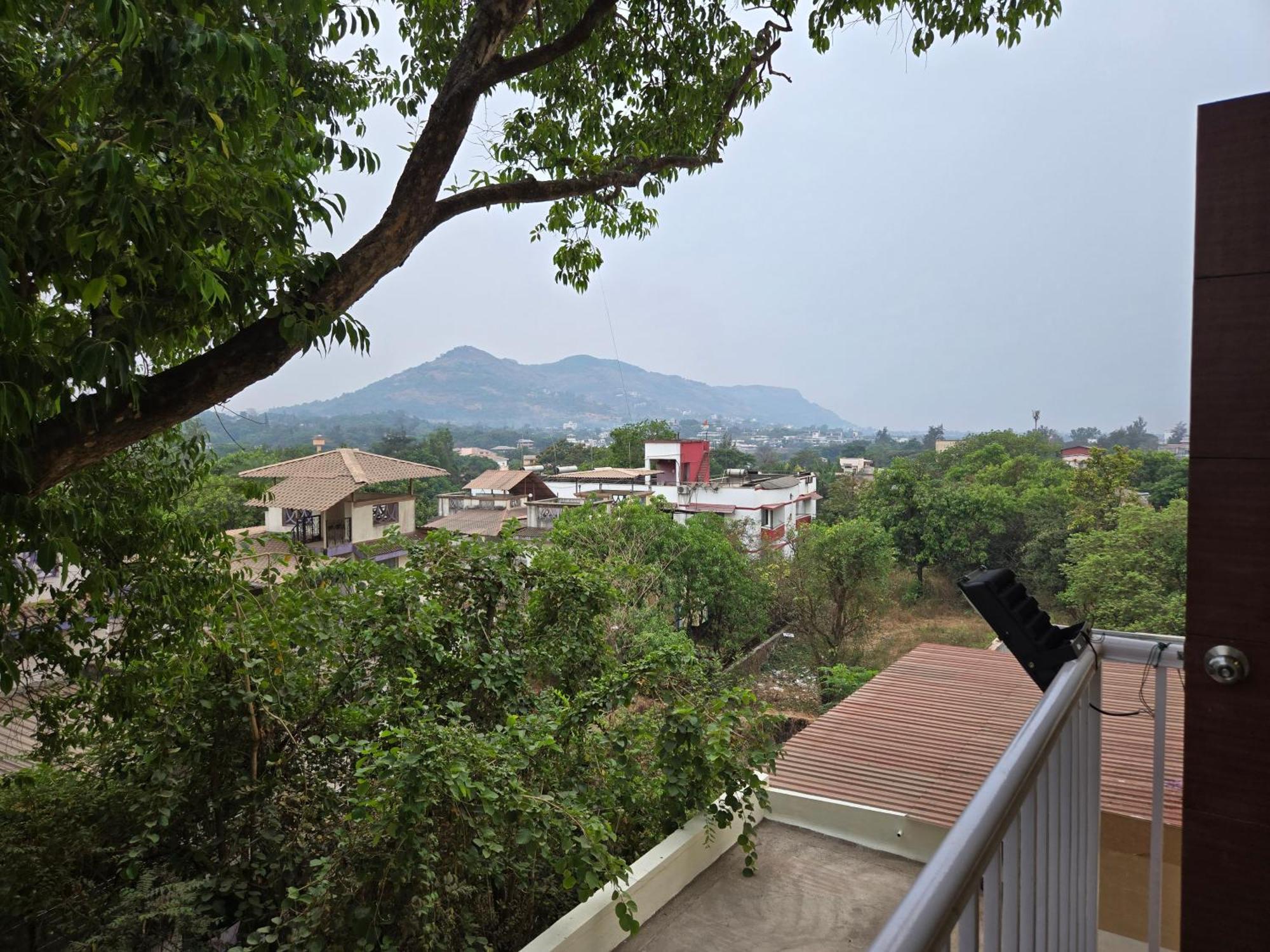 Hill View Hotel By Bil Lonavala Exteriör bild